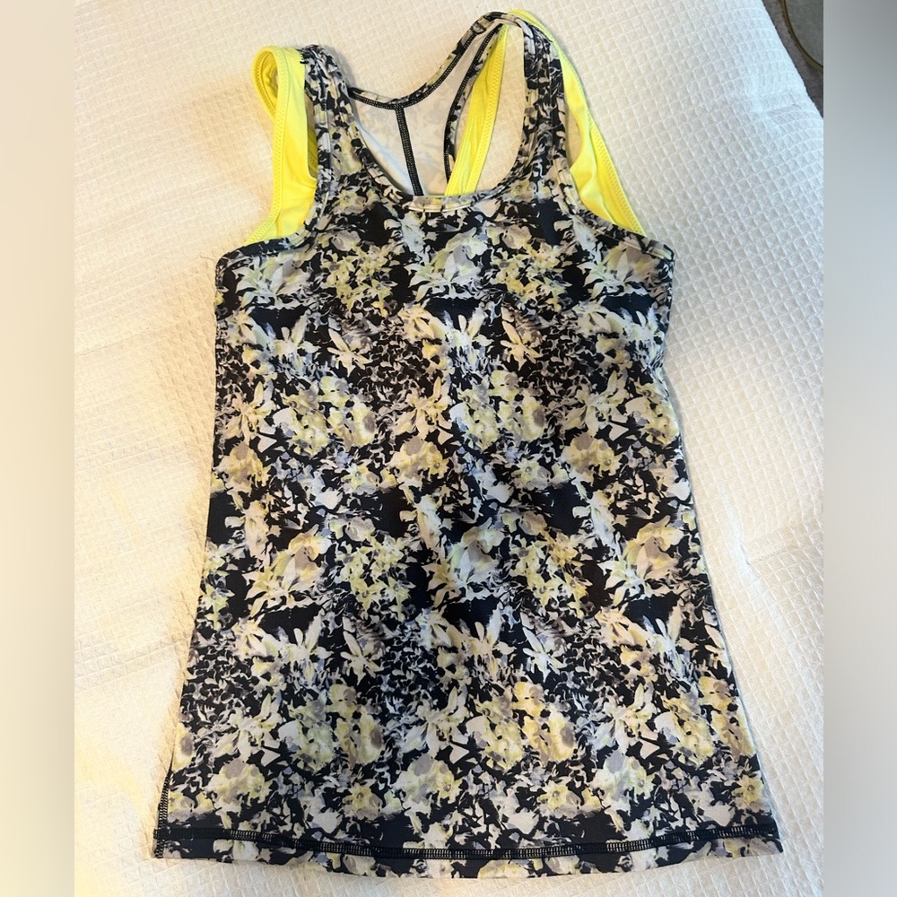 Lululemon size 4